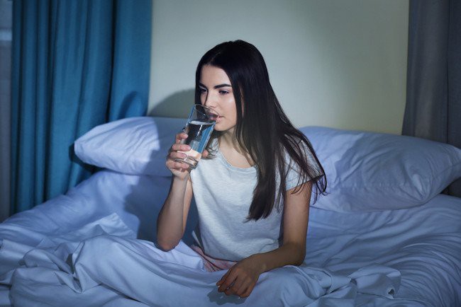Kết quả hình ảnh cho uống nước trước khi đi ngủ