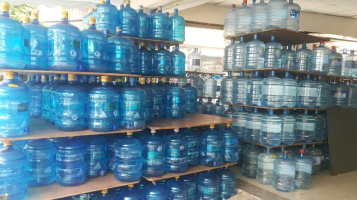 Vạch trần tai họa ngầm đến từ nước đóng bình