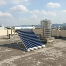 Phối cảnh máy nước nóng năng lượng mặt trời 160l tại sân thượng