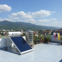 Phối cảnh tẩm phẳng chịu áp 200l lắp đặt ở sân thượng thoáng mát