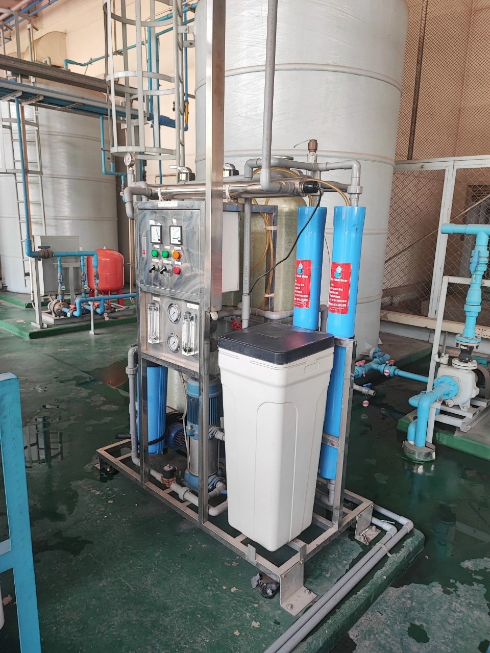 Hệ thống xử lý nước nhiễm mặn 500l/h tại xí nghiệp