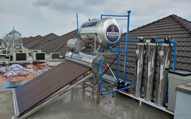 Bàn giao hệ thống lọc tổng và máy nước nóng năng lượng mặt trời