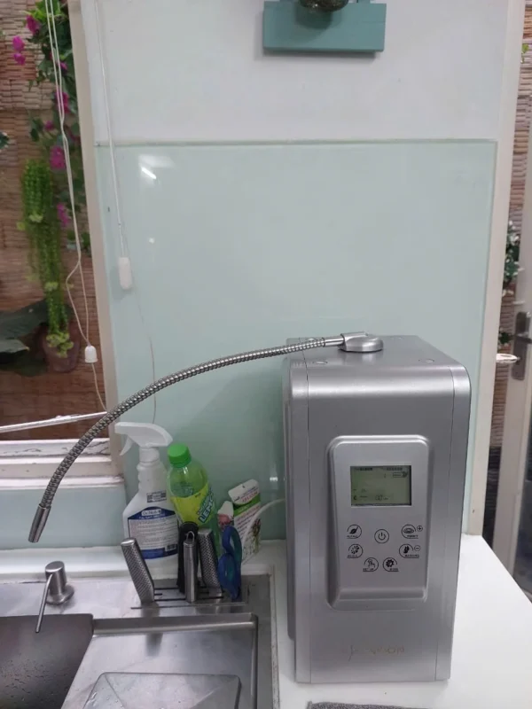 Lắp đặt máy ion kiềm Mediqua tại nhà anh Trường 