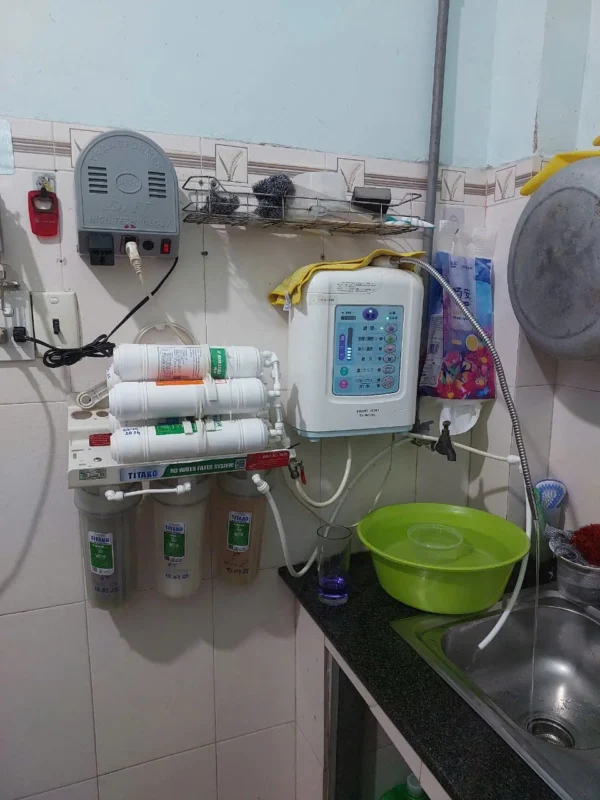 Lắp đặt máy ion kiềm tại nhà chị Bé