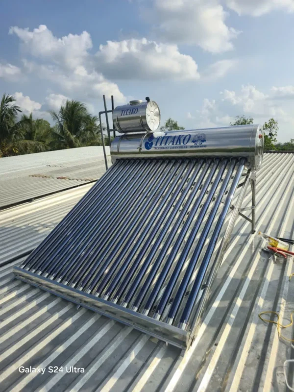 Lắp đặt máy nước nóng năng lượng mặt trời tại nhà anh Hùng Vĩnh Long