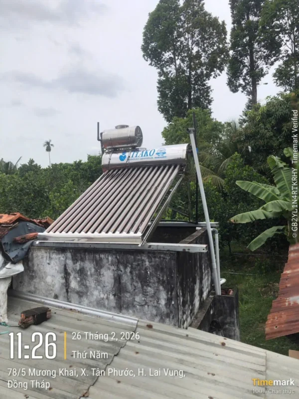 Lắp đặt máy nước nóng năng lượng mặt trời ống chân không 160L tại nhà anh Hải Đồng Tháp