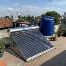 Phối cảnh lắp đặt máy nước nóng năng lượng mặt trời 300l tại nhà dân