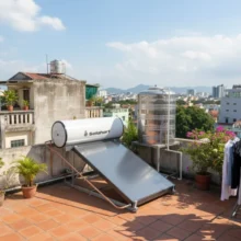 Phối cảnh máy nước nóng năng lượng mặt trời Solahart 150l lắp đặt tại sân thượng giúp tiết kiệm chi phí