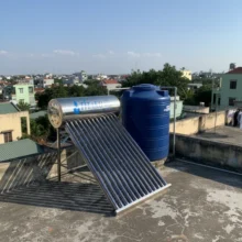 Phối cảnh máy nước nóng năng lượng mặt trời PPR 120L tại nhà dân