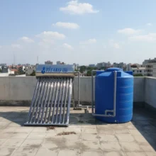 Phối cảnh máy nước nóng năng lượng mặt trời PPR 120L tại sân thượng