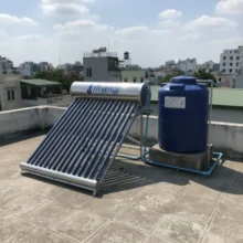 Phối cảnh máy nước nóng năng lượng mặt trời PPR 160l lắp đặt tại sân thượng nhà khách hàng