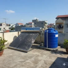 Phối cảnh máy nước nóng năng lượng mặt trời PPR 220L lắp đặt tại sân thượng