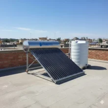 Phối cảnh máy nước nóng năng lượng mặt trời PPR 220L lắp đặt tại sân thượng rộng rải