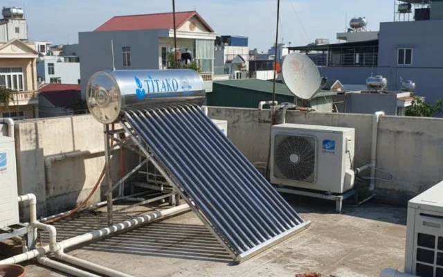 Máy nước nóng năng lượng mặt trời loại nhỏ