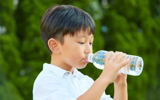 Một ngày nên uống bao nhiêu lít nước là đủ