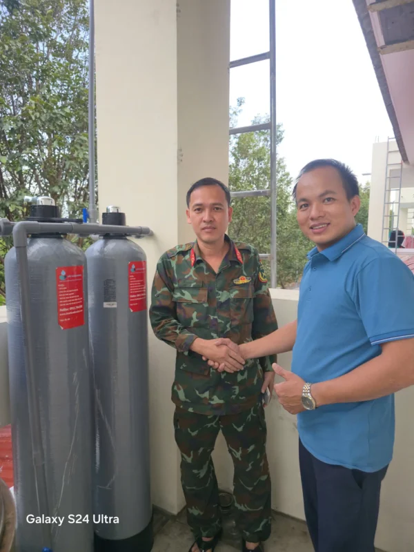 Bàn giao bộ lọc nước Titako CM02 cho bộ chỉ huy quân sự Cần Thơ