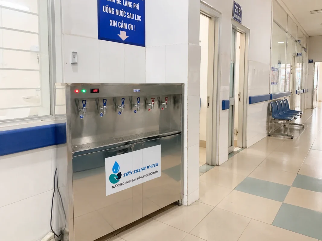 Máy lọc nước cho bệnh viện Titako 6 vòi